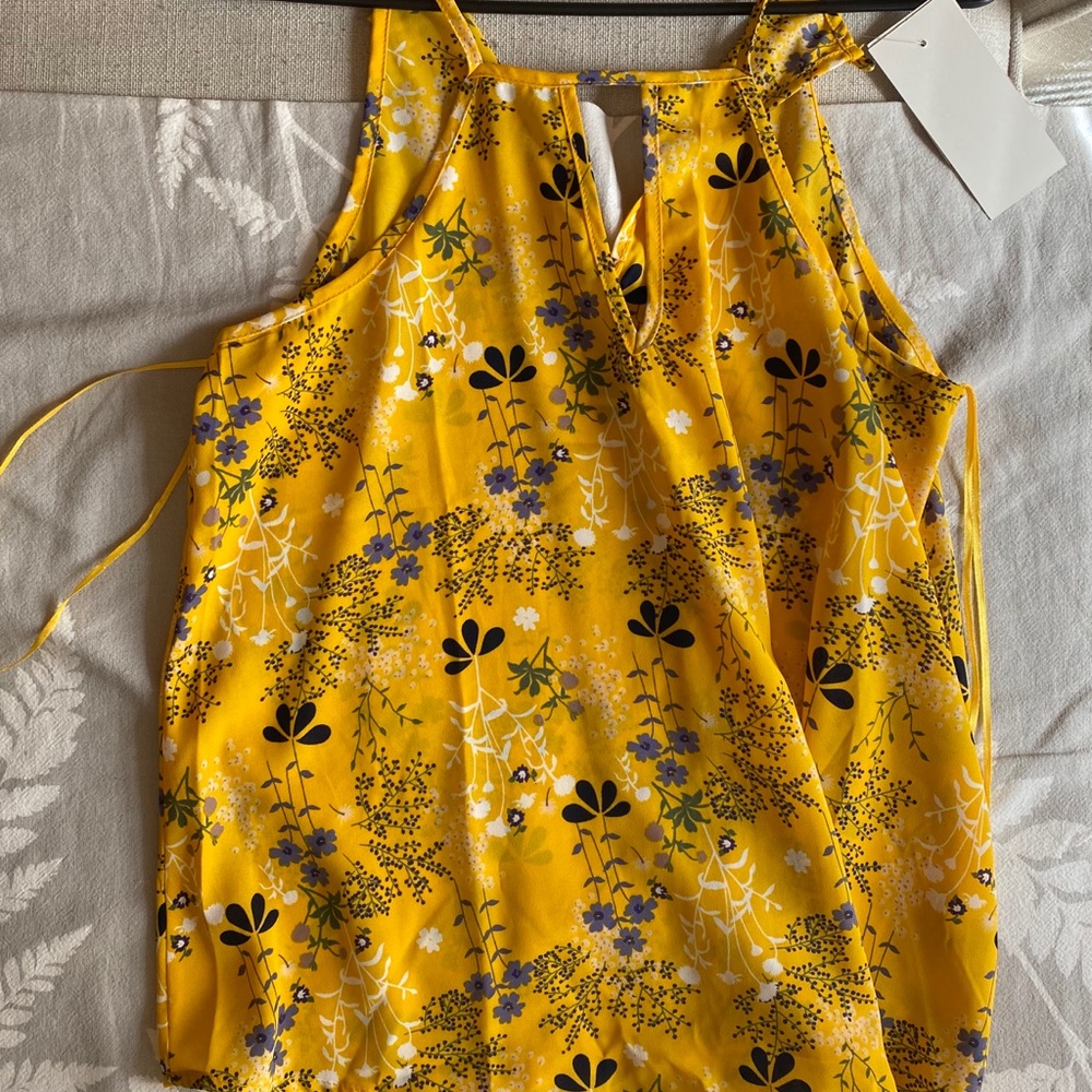 Yellow tank with design